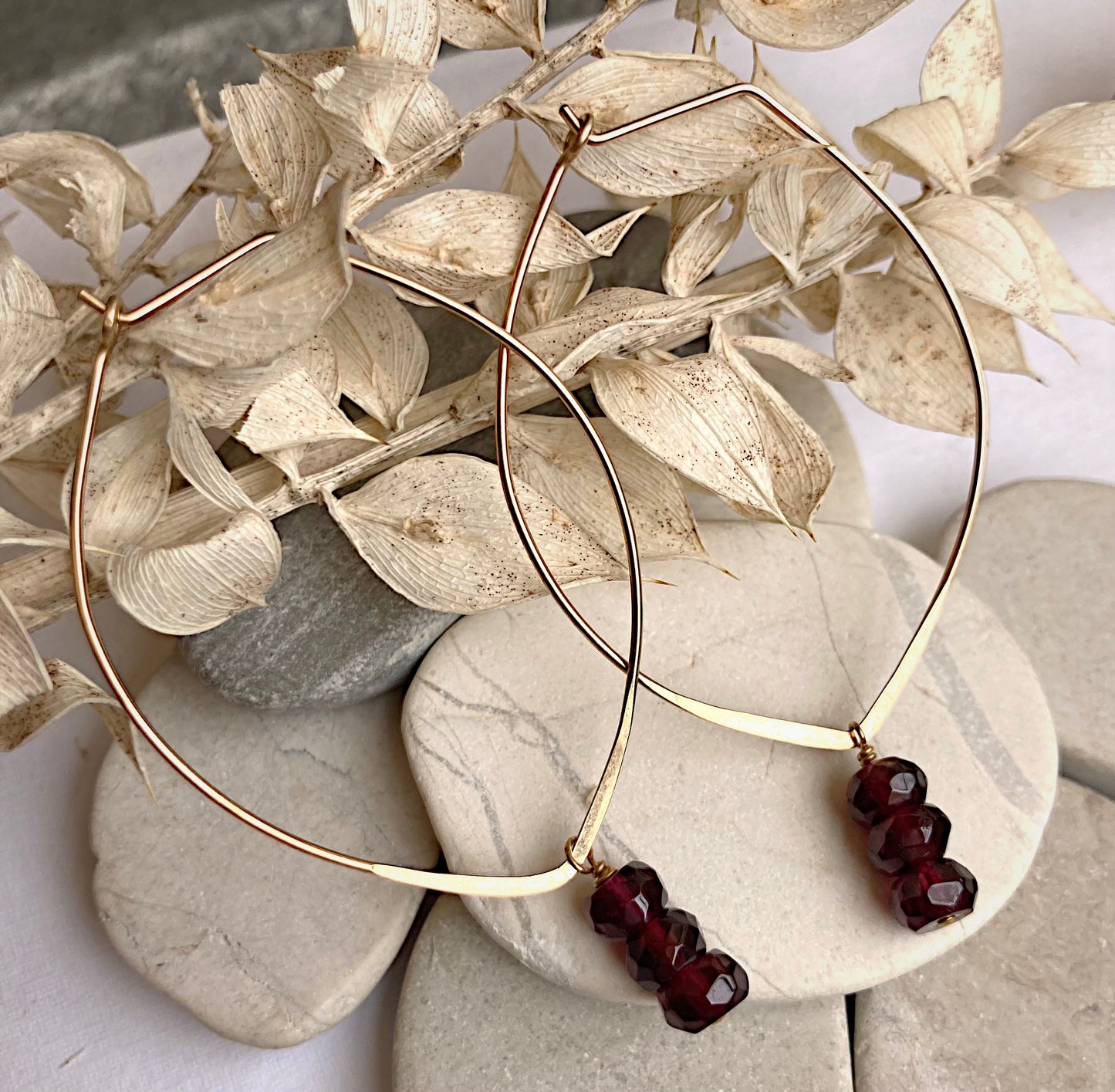 16-Teardrop Wire w/garnet3-GF